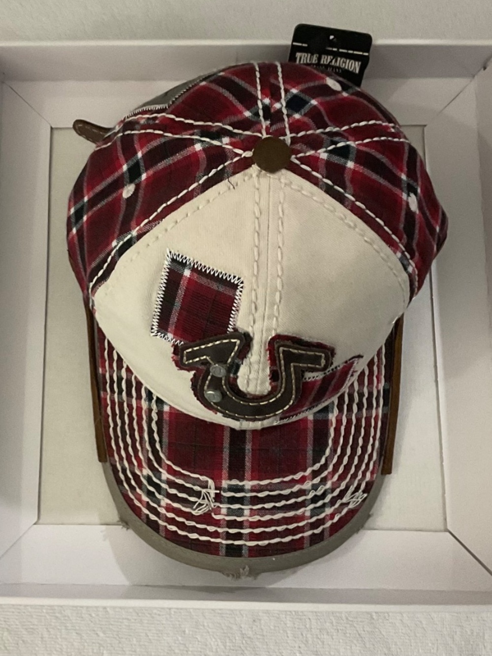 True religion Distressed Cap. - Picture 8 of 9
